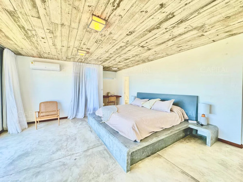 Casa En Venta En Pueblo De José Ignacio Cuatro Dormitorios Y Dependencia