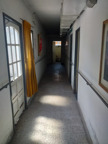 Imagen 20 de 27 de Venta En Castelar De Importante Edificacion.