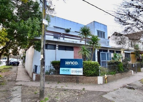 Casa 2 Plantas En Esquina De Gran Zona Comercial City Bell