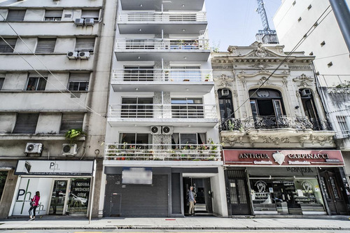 Venta De Amplio Local Con Sótano Sobre Calle Marcelo T De Alvear Al 1500. Excelente Ubicación