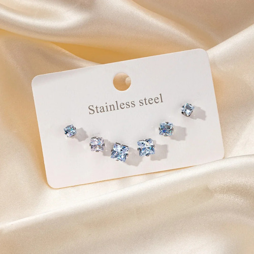 Pendientes De Diamantes Con Un Elegante Adorno De Strass Úni