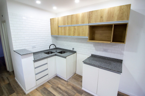 Venta Departamento Tipo Casa De Tres Ambientes En Bernal