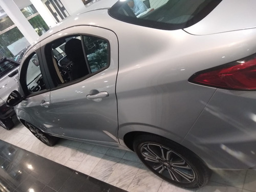 Fiat Cronos 1.8 16v Precision