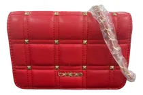 Comprar Bolsa Marca Bebe Modelo Chica Stud Crossbody Red Acabado de los herrajes dorados Color Rojo Color de la correa de hombro CADENA TRENZADA ROJA\u002FDORADO Diseño de la tela CUADROS CON ESTOPEROLES DORADOS