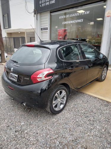 Imagen 7 de 12 de Peugeot 208 Feline Pack Cuir 2014