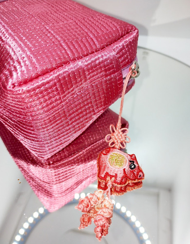 Artesanía Coreana Cosmetiquera Tradicional_ Diseño Puerquito