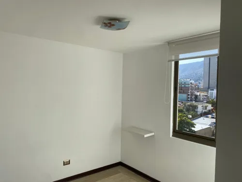 Departamento En Avda Brasil, En Buen Estado De Conservación