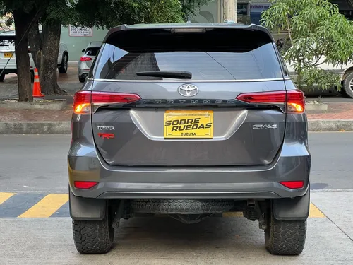 Toyota Fortuner 2.7l Mid