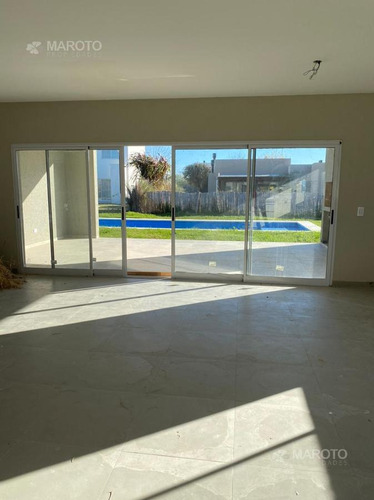 Imagen 13 de 26 de Casa En Venta En El Canton - Maroto Propiedades-