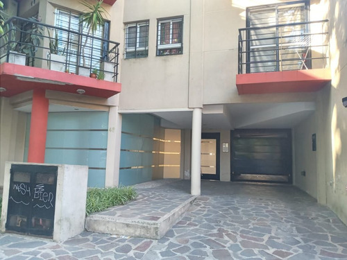 Imagen 3 de 17 de Excelente Departamento 2 Ambientes Con Cochera En Peña 48 - Banfield