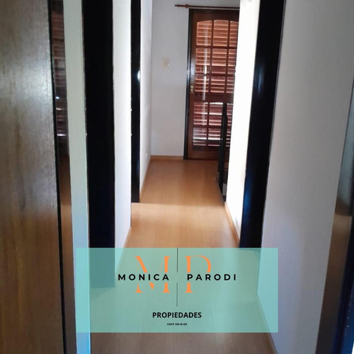 Casa En Venta Con Departamento Y Pileta Zona Centro De Moreno