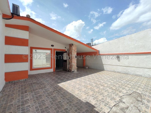 Casa En Venta En Urbanizacion El Centro Maracay Cod. 23-30902 Dvm