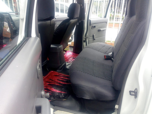 Imagen 10 de 13 de Nissan Frontier 4x2, Doble Cabina