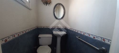Casa En Venta De 5 Dorm. En Ñuñoa