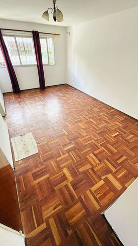 Apartamento En Venta, 2 Dormitorios, Centro.