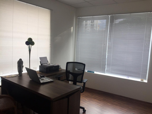 Imagem 3 de 6 de Sala Comercial À Venda Na Rua Sacadura Cabral, Lapa, São Paulo - Sp - Liv-4986