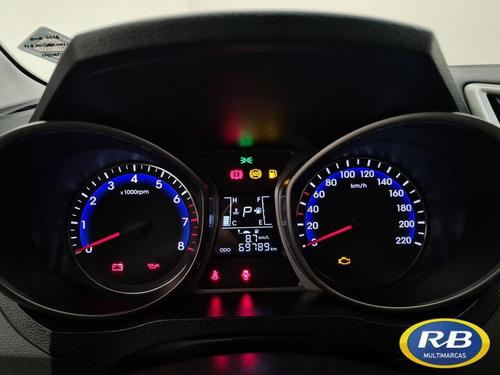 Imagem 13 de 14 de Hyundai Hb20x Style 1.6 Aut. 2015/2015