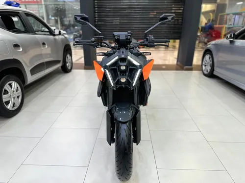 Duke 990