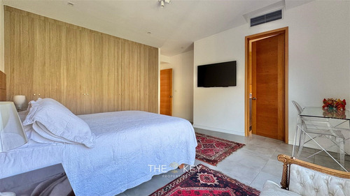 Casa En Venta De 4 Dorm. En Lo Barnechea