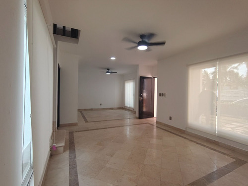 Casa En Venta En Col. Ricardo Flores Magon, Ver
