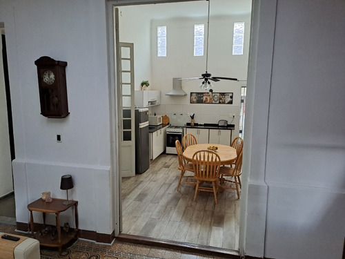 Luminosa Casa En Venta Cordón Sur