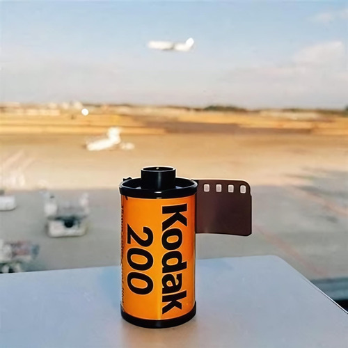 Cámara De Cine Kodak Gold 200 35 Mm Con 6 Rollos Y Coágulo D