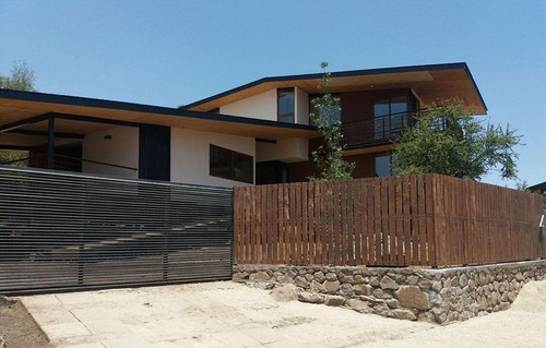 Gran Casa Dos Pisos En Comunidad Ecológica De Peñalolén