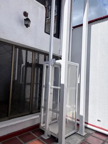 Casa En Venta En Prados Del Norte. Cod V11664
