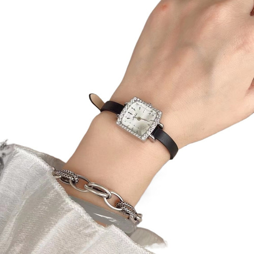 Elegante Reloj Cuadrado De Diamantes For Mujer.