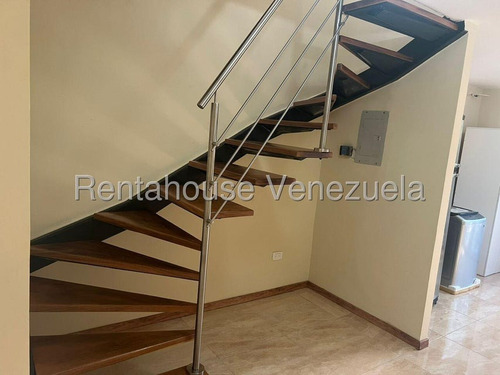 Dennymar, Alquila Bello Y Amplio Twonhouse, Al Este De La Ciudad, Brindándote La Oportunidad De Vivir Con Tu Familia En Ambientes Seguros Y Lleno De Comodidades Semi/amoblado B56986 Contáctame B