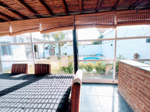 Casa 4 Ambientes En Venta En Bosques Con Pileta