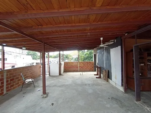 Casa Comercial Urb. Camoruco