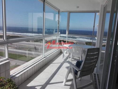 Piso Alto Frente Al Mar Con Parrilla Propia.
