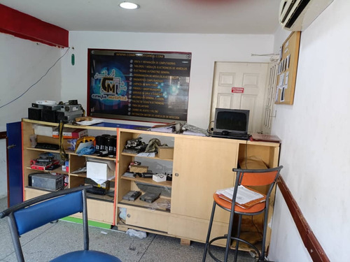 Se Alquila Edificio Comercial De 660 M2 En Santa Eduvigis