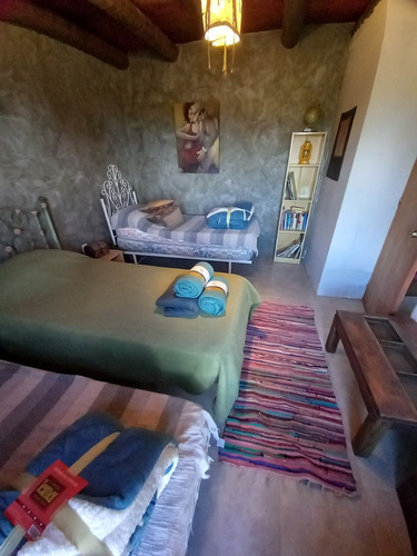 Casa De Piedra, 3 Plantas 2 Decks 3 Dormitorios, 2 Baños.