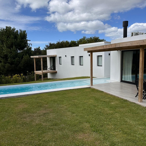 Hermosa Casa Nueva En Barrio Ecuestre Super Luminosa Pileta Parrilla Fogonero Amplio Parque
