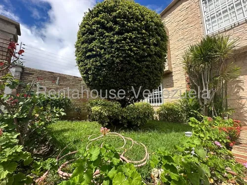 Casa En Venta. Urb. Alto Prado.