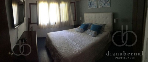 Punta Del Este, Casa De 3 Dormitorios Y Dependencias En Mansa Con Piscina Climatizada.- Ref: 43189