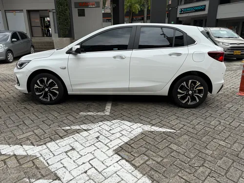 Chevrolet Onix 1.0T Premier Hatch At