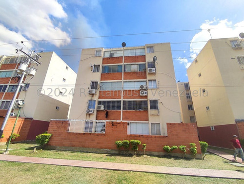 Apartamento En Venta, Conjunto Residencial Parque Coropo, Francisco Linares Alcántara 24-18411 Yr
