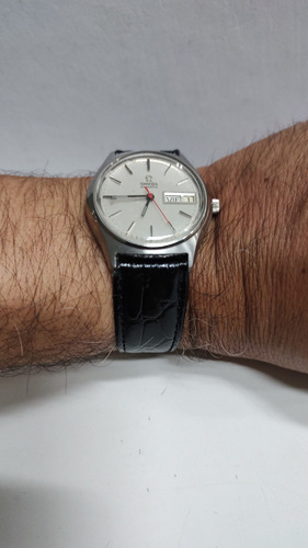 Reloj Omega Quartz Geneve Día Fecha Funcionando N Oris Rado Negro Acero Inoxidable Pulido Champagne (Usado)