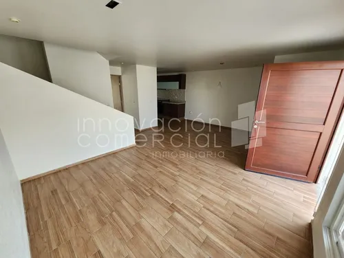 Casa En Renta En Zibata, 4 Recámaras, Privada Con Alberca