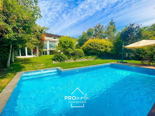 Casa En Venta De 4 Dorm. En Las Condes