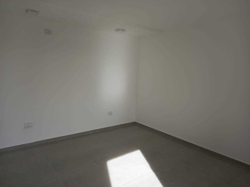 Amplio Duplex En Venta En Greenville Ii