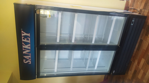 Imagen 1 de 3 de Nevera Comercial Dos Puertas Con 5 Peldaño