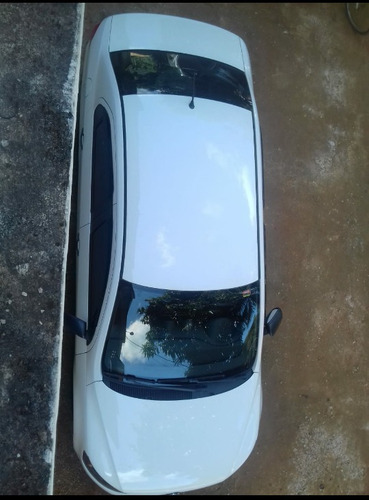 Voyage 2014/2015 Completo 1.0 Muito Econômico