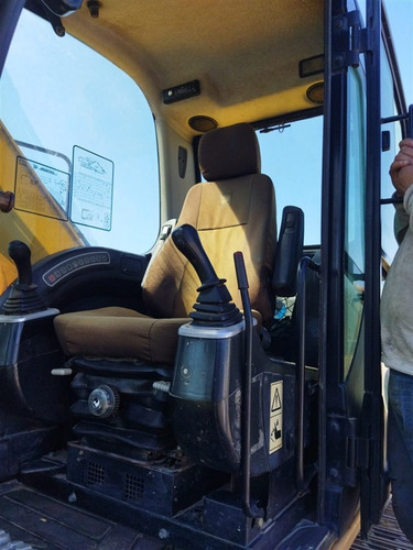 Escavadeira Jcb Js200lc Ano 2011 C/ 11.000 Horas