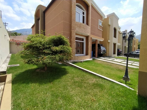 Imagen 13 de 29 de Se Vende Hermosa Remodelada Moderna Casa Townhouse En Urb. Villas De Riachuelos Los Rauseos Zona Norte Aragua 04243785803