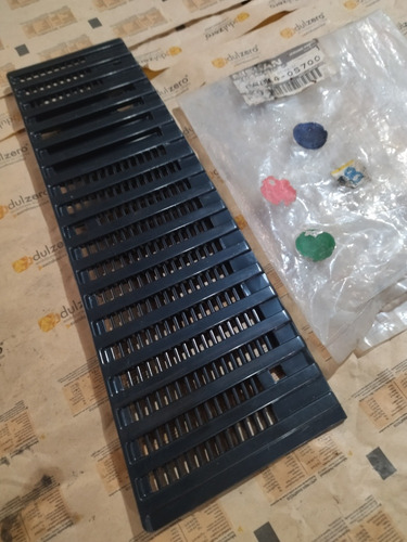 Rejilla Cubre Tablero Derecho Nissan Pickup 96/97 Original