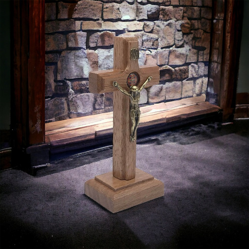 Crucifixo De Mesa Pequeno Madeira Cristo São Bento Ov 10 Cm